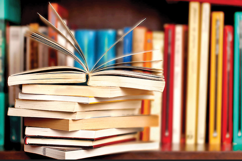 pile de livres ouverts