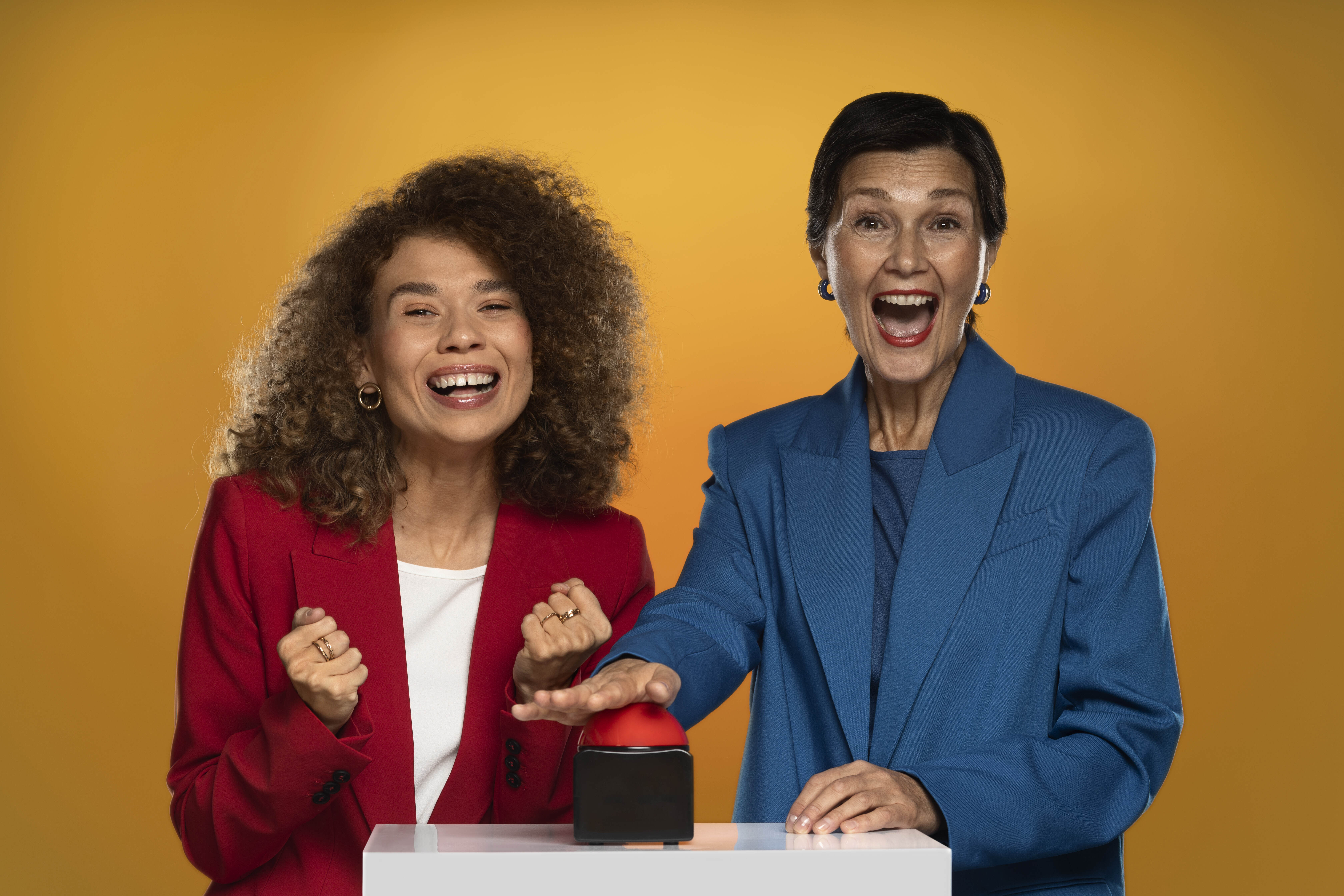  Deux femmes jouent à un quiz