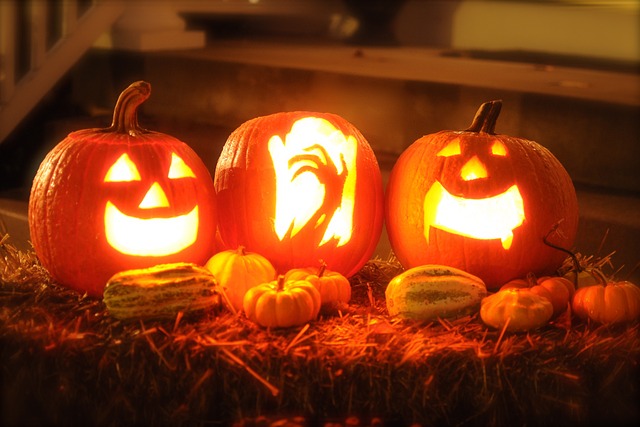 citrouille d'halloween dans la nuit