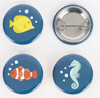 badges avec des motifs de poissons